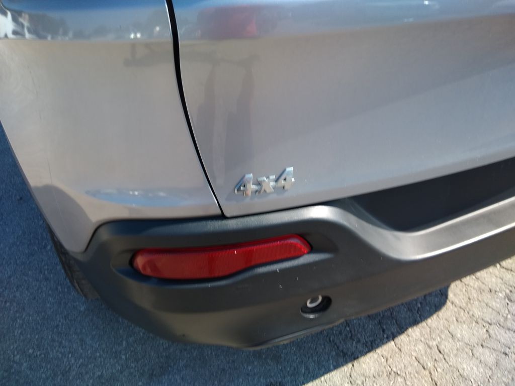 2015 Jeep Cherokee Image 9