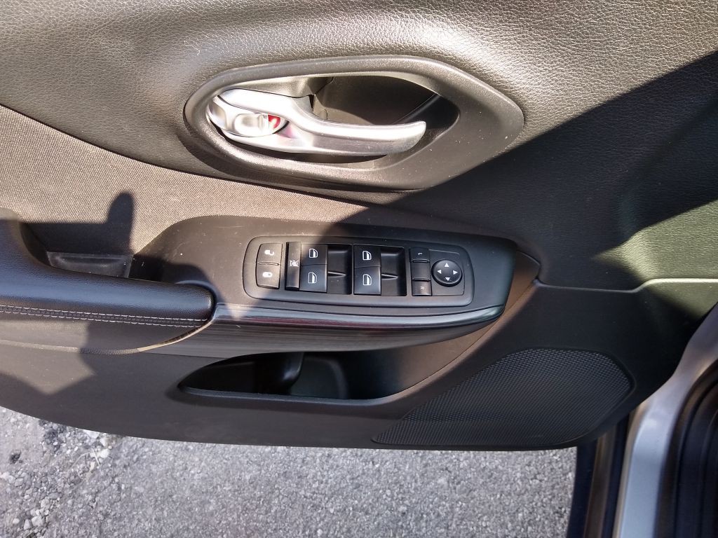 2015 Jeep Cherokee Image 12