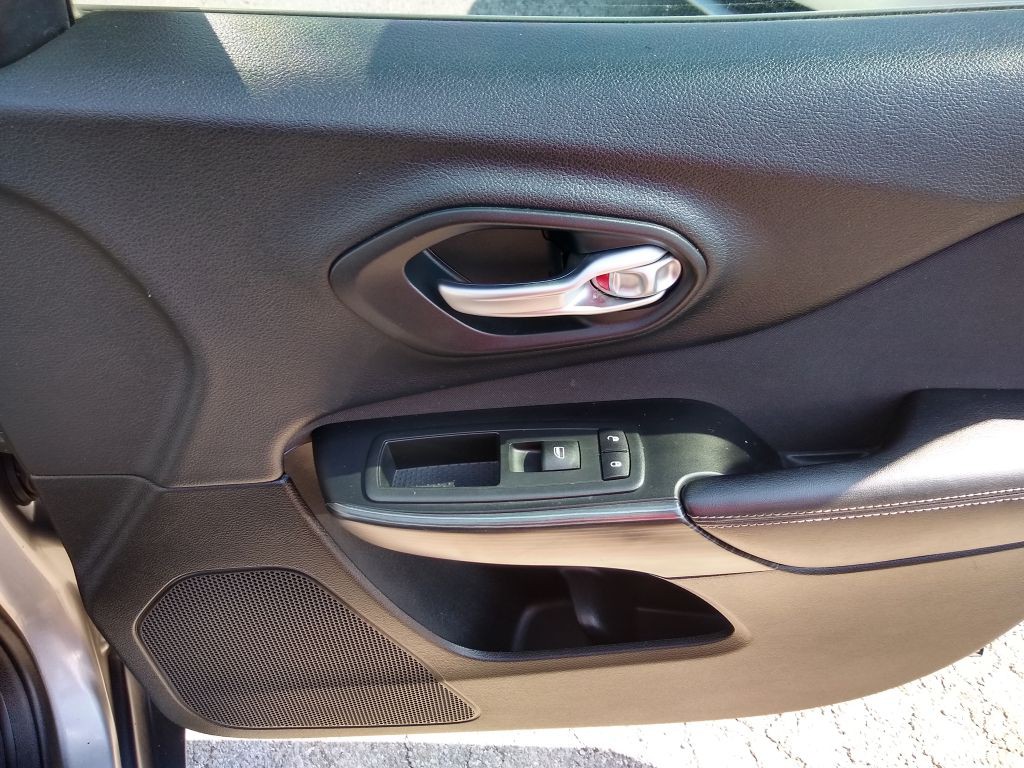 2015 Jeep Cherokee Image 15