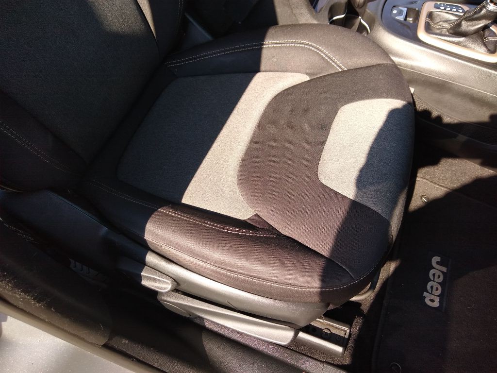 2015 Jeep Cherokee Image 24