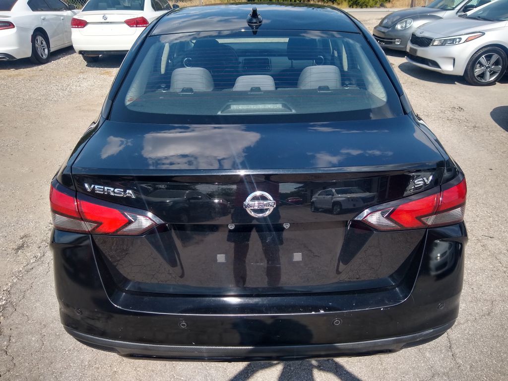 2021 Nissan Versa Image 8