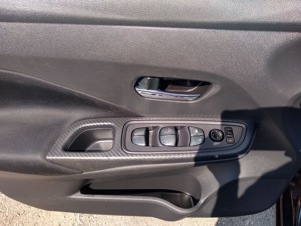 2021 Nissan Versa Image 11