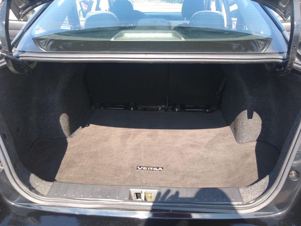 2021 Nissan Versa Image 19