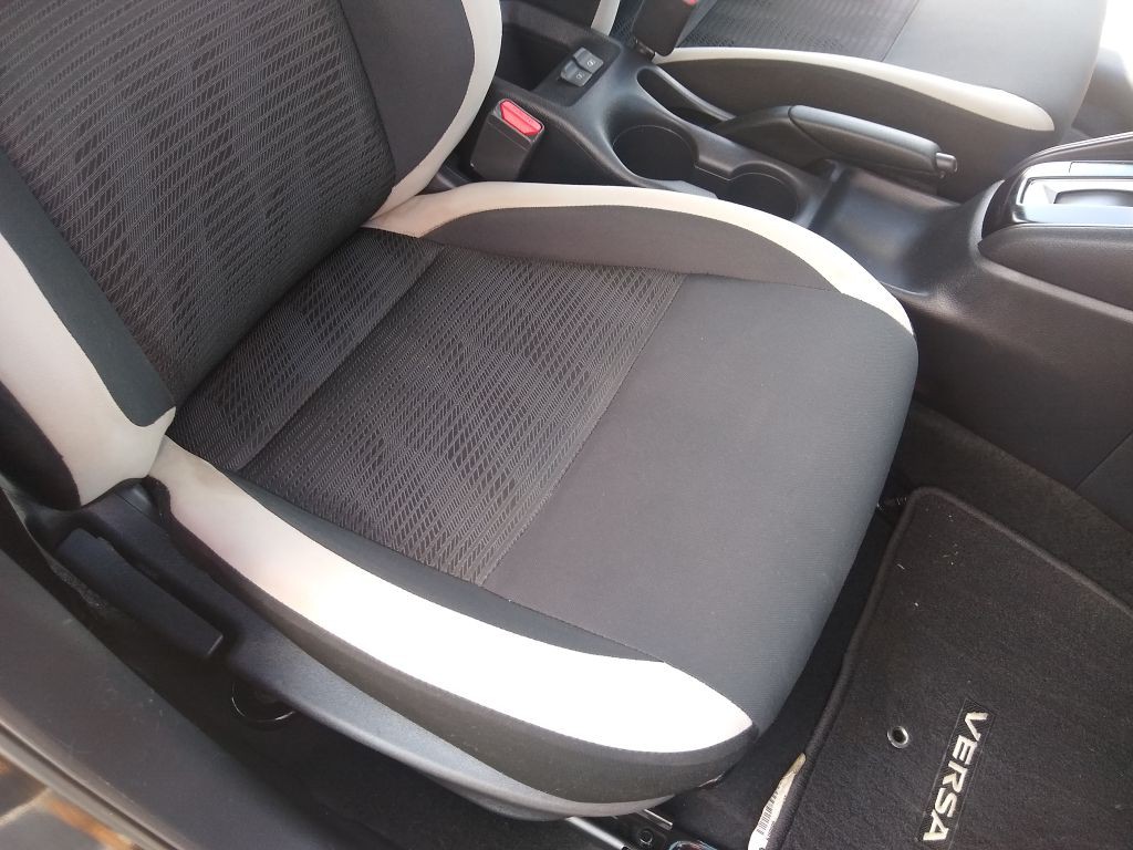 2021 Nissan Versa Image 22