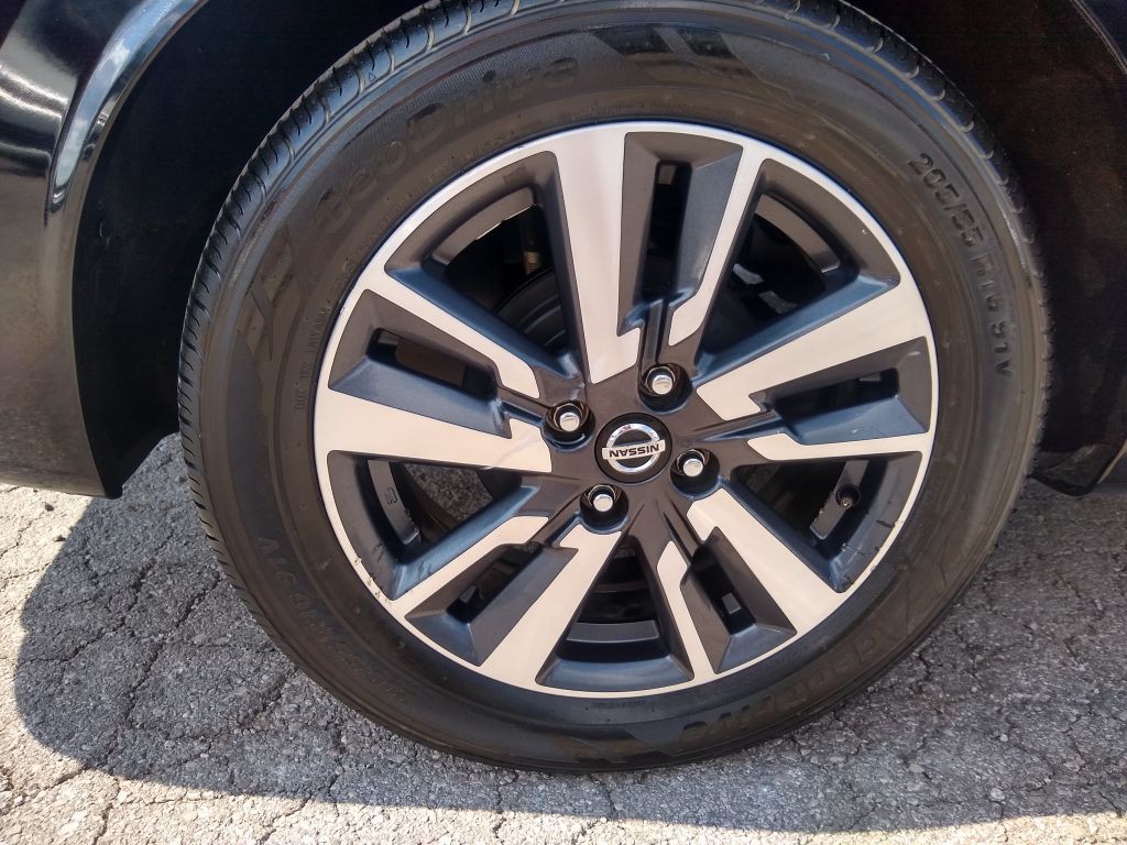 2021 Nissan Versa Image 30