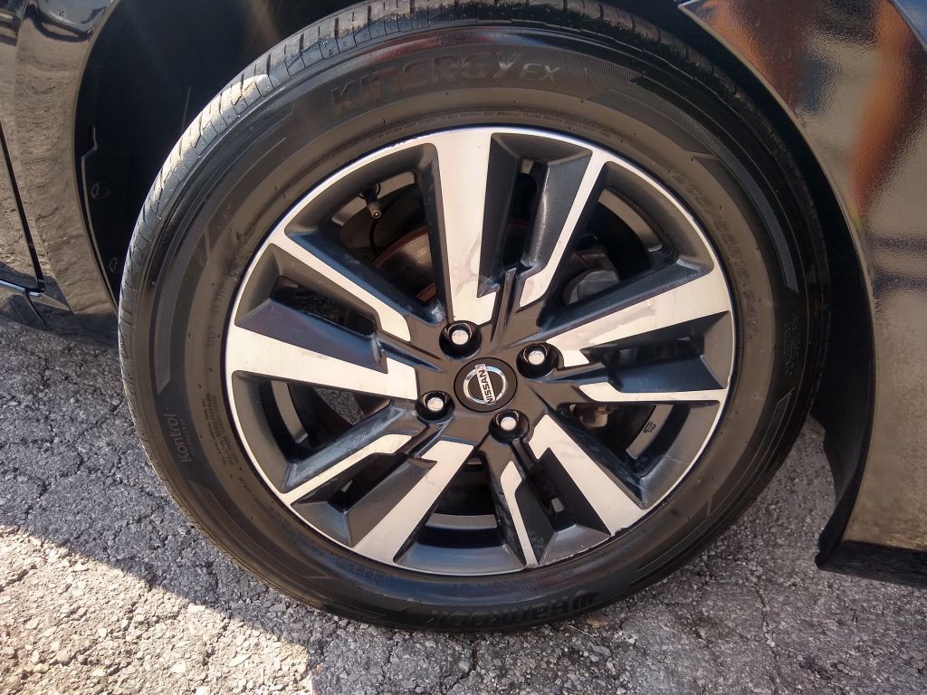 2021 Nissan Versa Image 32