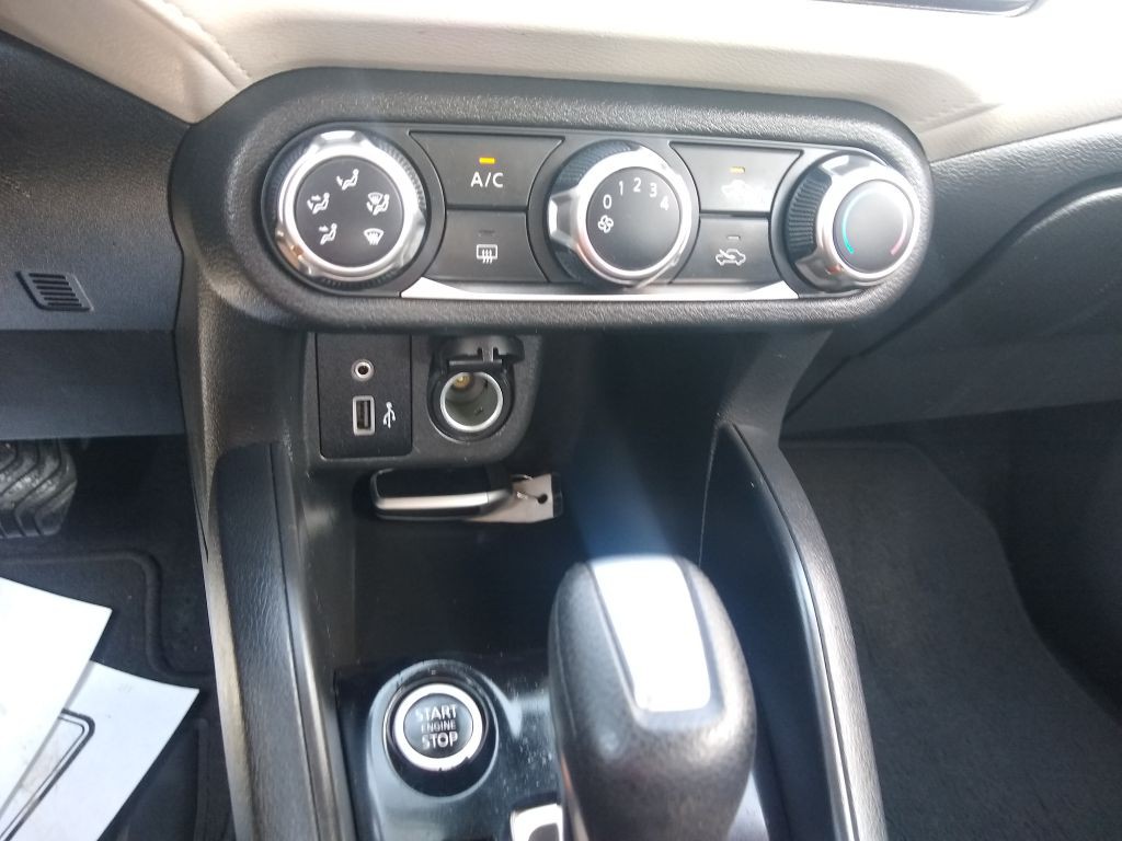 2021 Nissan Versa Image 39