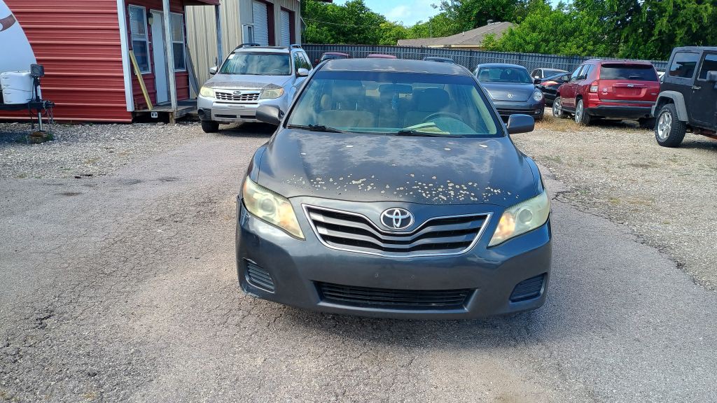 2010 Toyota Camry Image 2