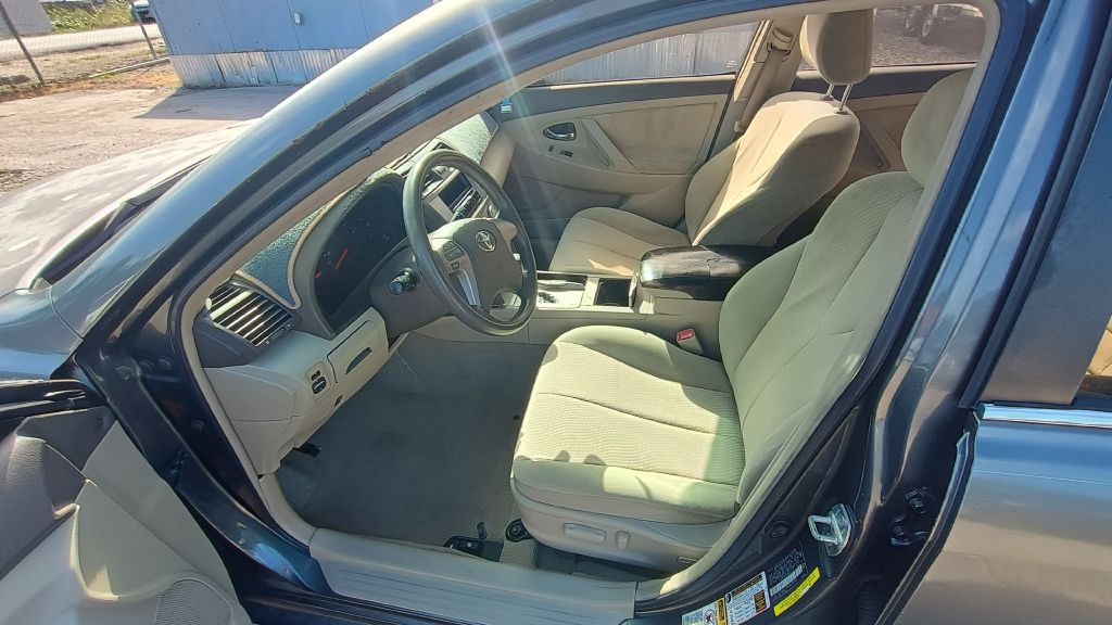 2010 Toyota Camry Image 25