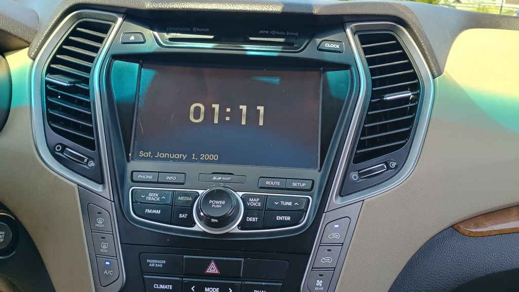 2015 Hyundai Santa Fe Image 12