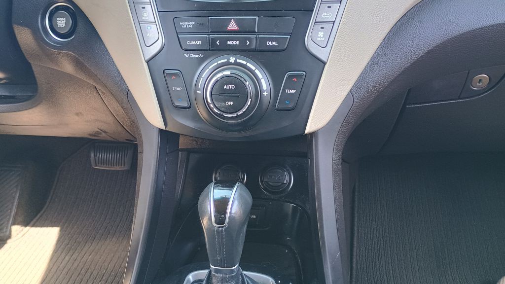 2015 Hyundai Santa Fe Image 13