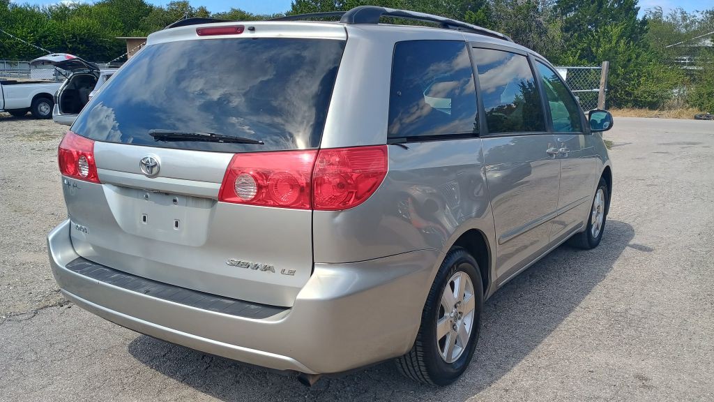 2009 Toyota Sienna Image 3