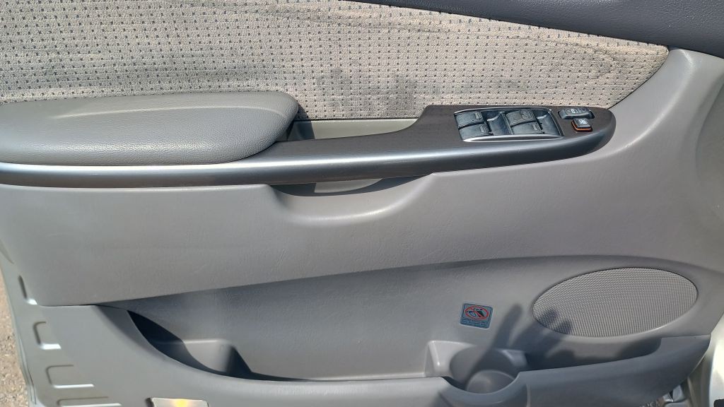 2009 Toyota Sienna Image 5