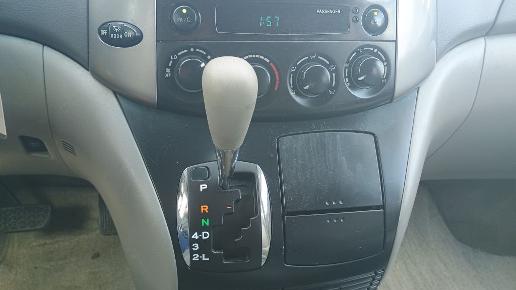 2009 Toyota Sienna Image 13