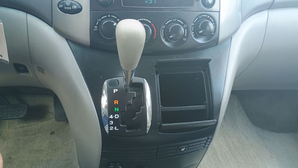 2009 Toyota Sienna Image 14