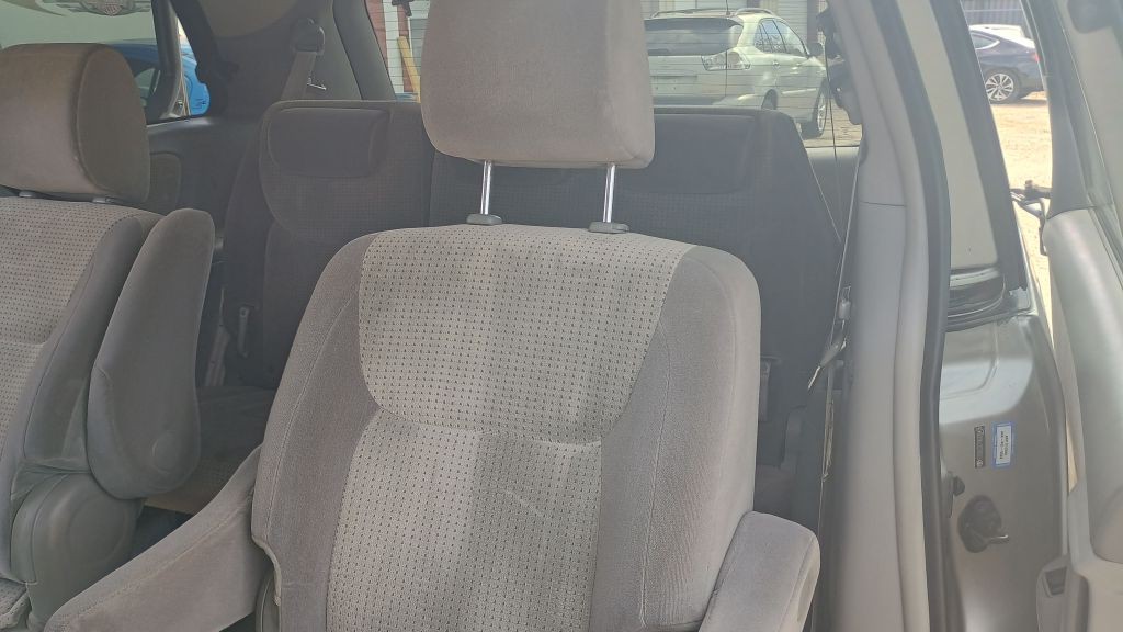 2009 Toyota Sienna Image 19