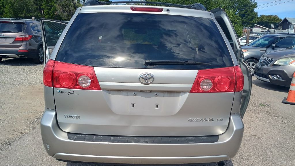 2009 Toyota Sienna Image 21