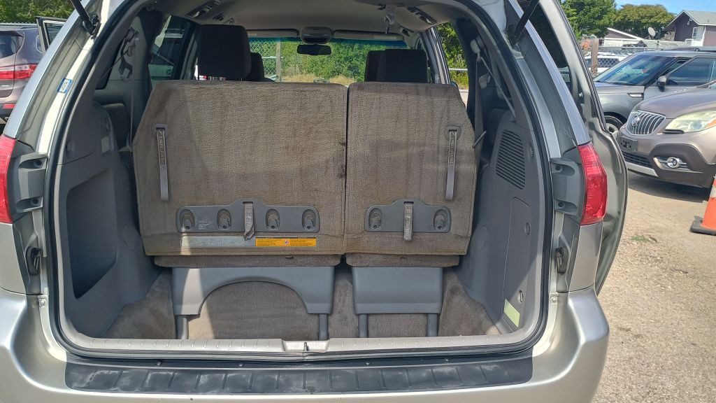 2009 Toyota Sienna Image 23