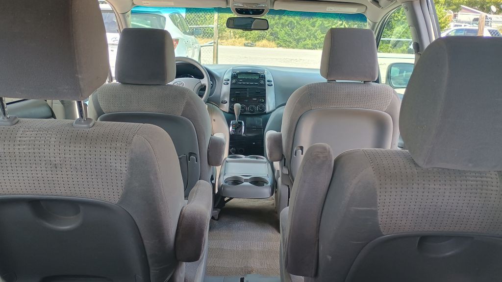 2009 Toyota Sienna Image 24