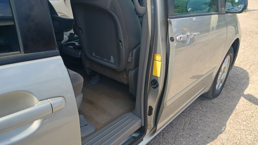 2009 Toyota Sienna Image 25
