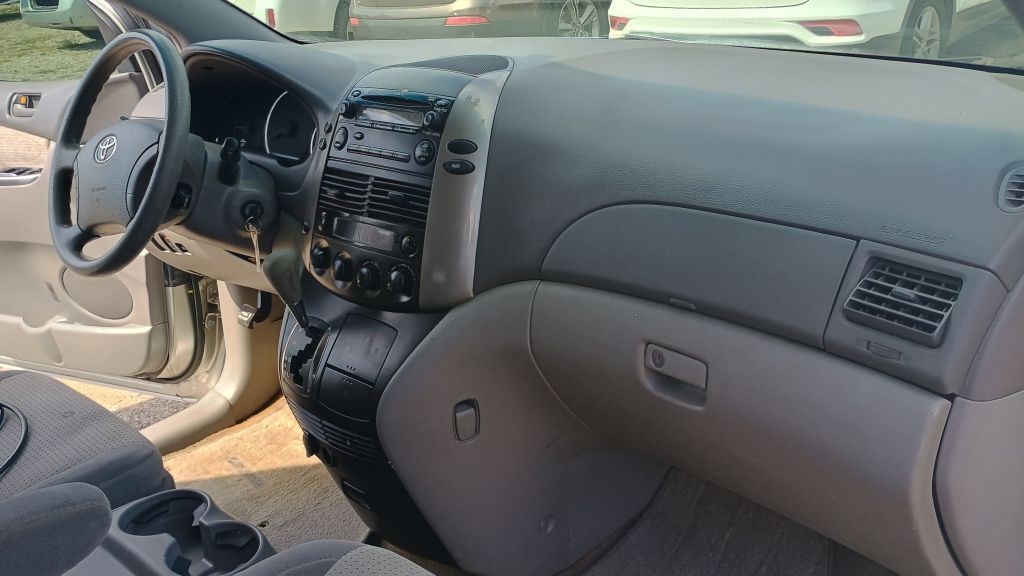 2009 Toyota Sienna Image 28
