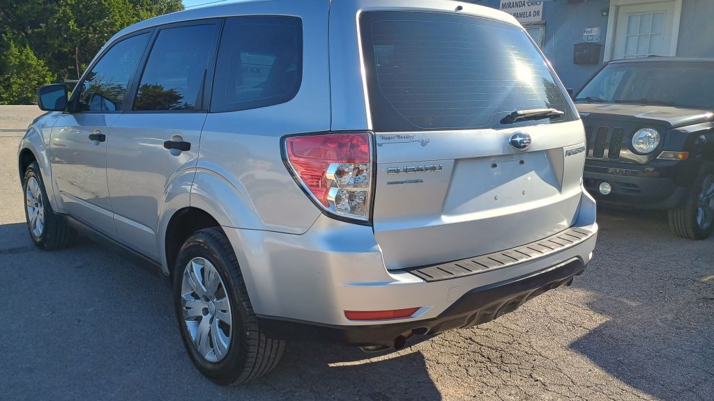 2010 Subaru Forester Image 2