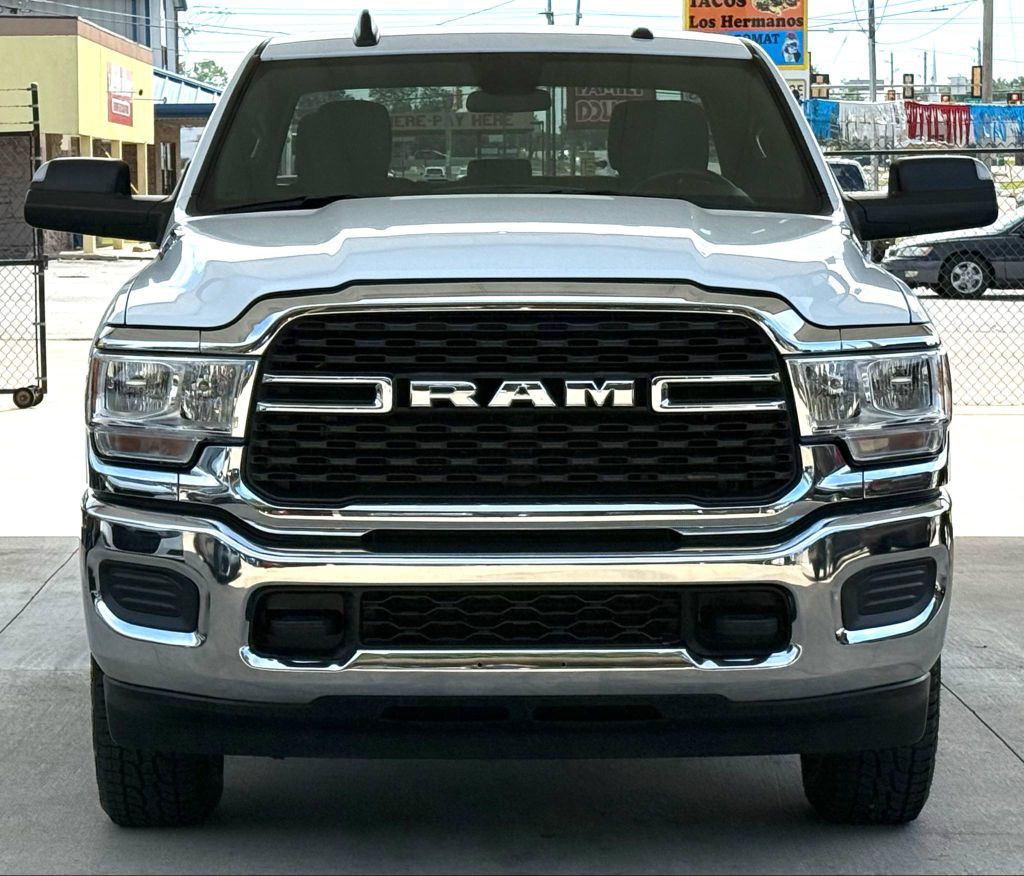 2022 RAM 3500 Image 2