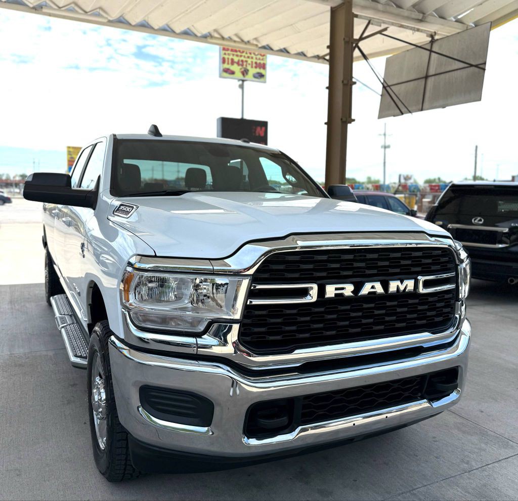 2022 RAM 3500 Image 8