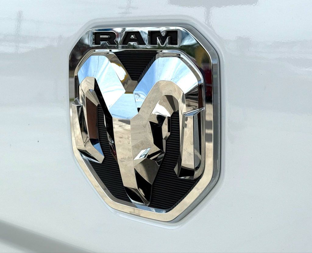 2022 RAM 3500 Image 9