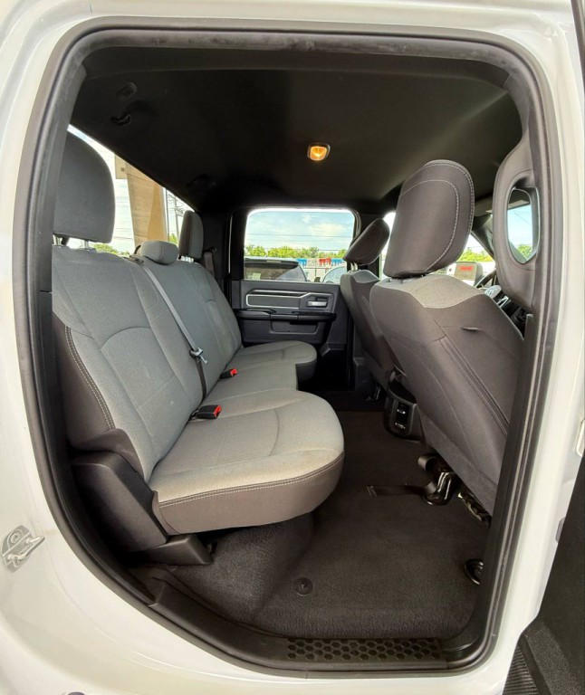 2022 RAM 3500 Image 17
