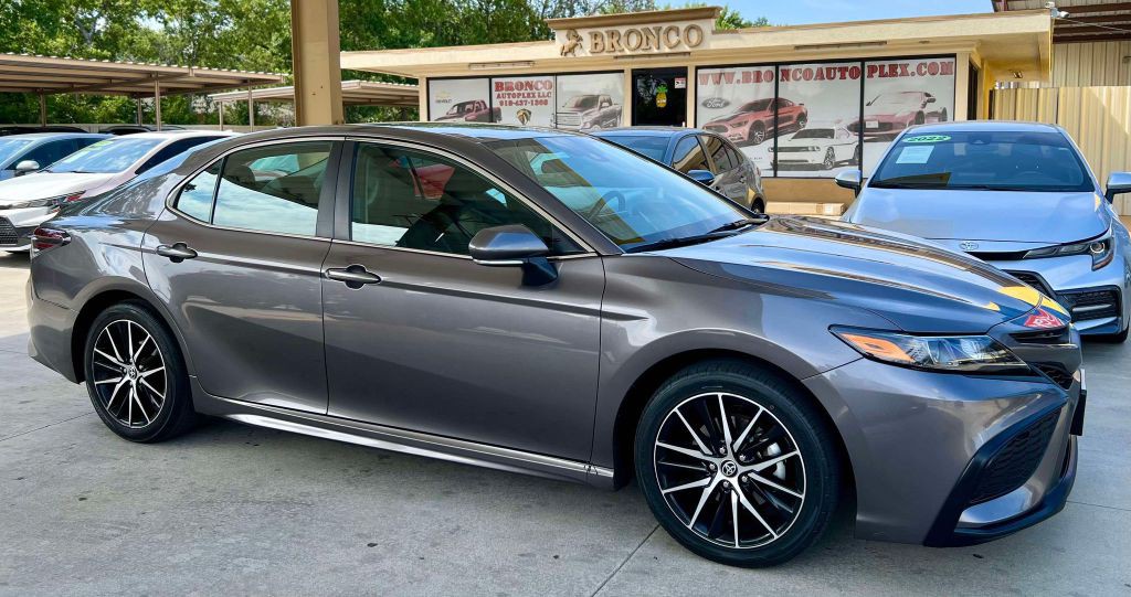 2022 Toyota Camry Image 2