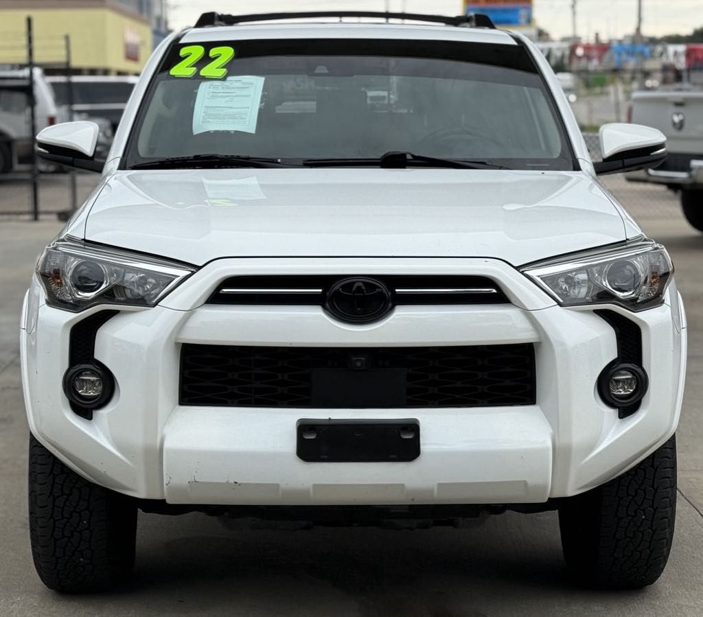 2022 Toyota 4Runner Image 2