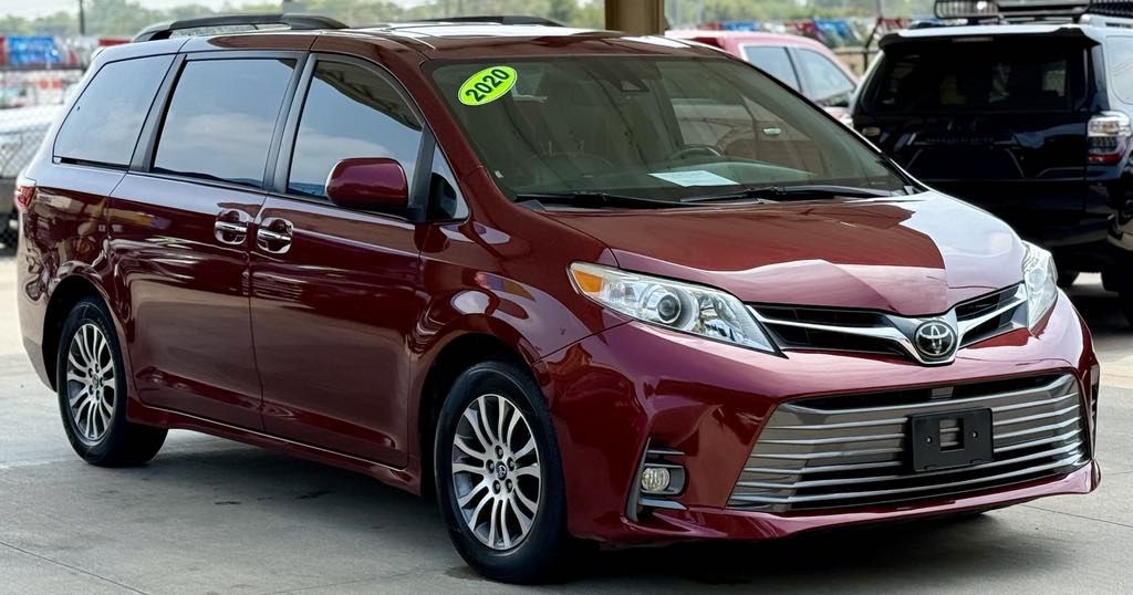 2020 Toyota Sienna Image 3