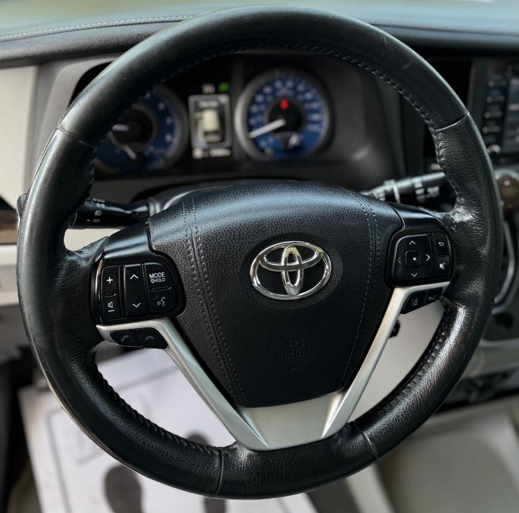 2020 Toyota Sienna Image 11