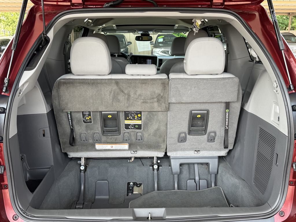 2020 Toyota Sienna Image 14