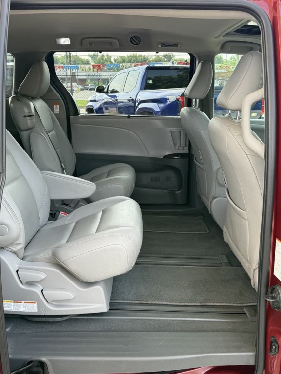 2020 Toyota Sienna Image 15