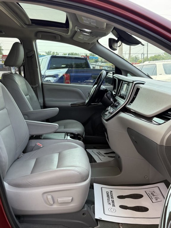 2020 Toyota Sienna Image 16