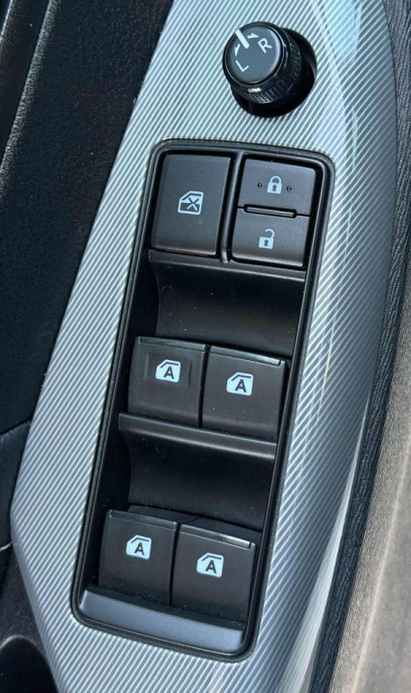 2017 Toyota Sienna Image 7