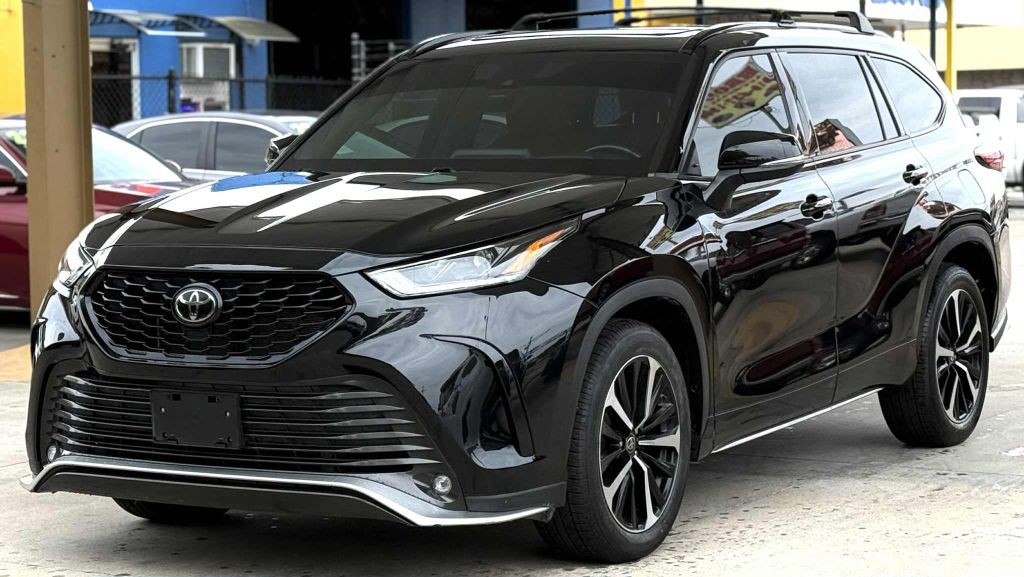 2022 Toyota Highlander Image 1