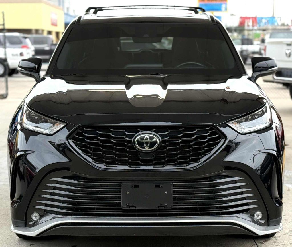 2022 Toyota Highlander Image 2