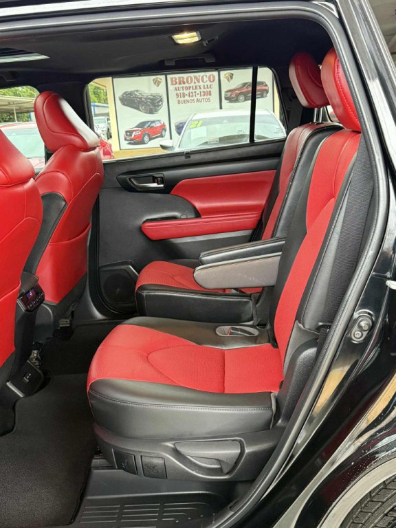 2022 Toyota Highlander Image 11