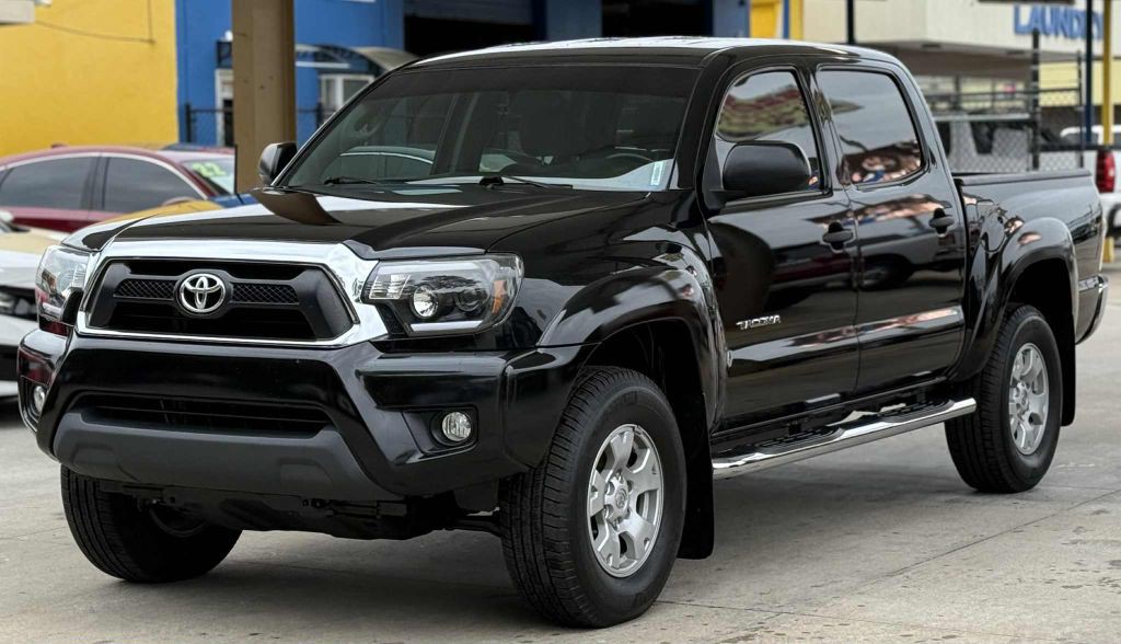 2015 Toyota Tacoma Image 1
