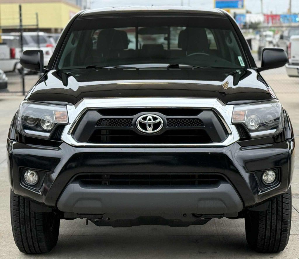 2015 Toyota Tacoma Image 2