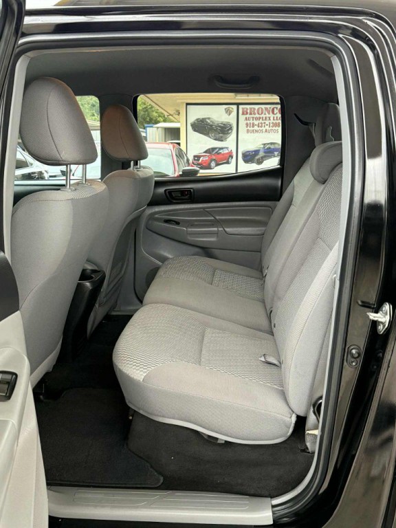 2015 Toyota Tacoma Image 9