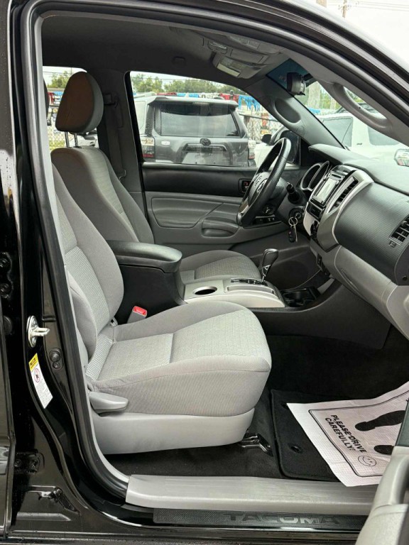 2015 Toyota Tacoma Image 11