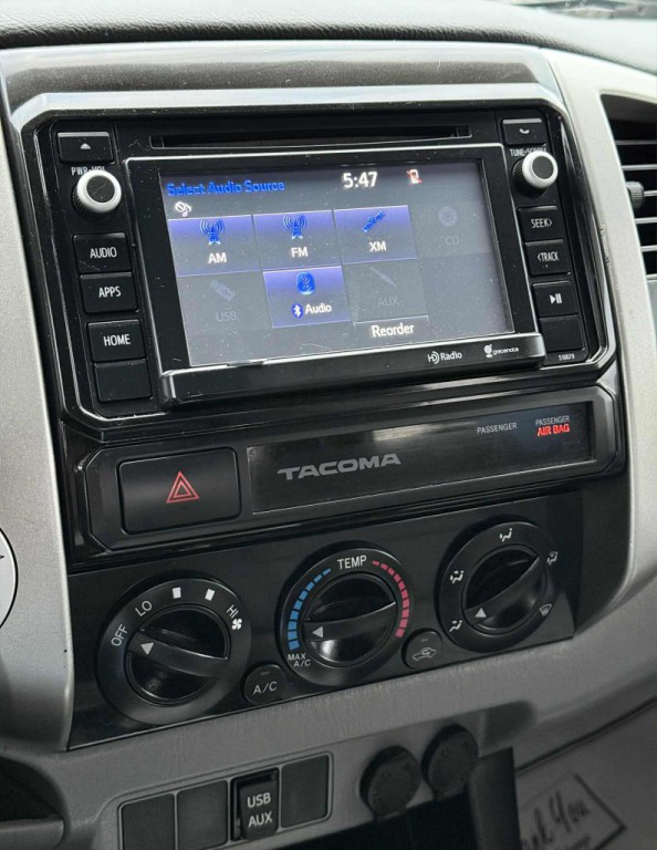 2015 Toyota Tacoma Image 14