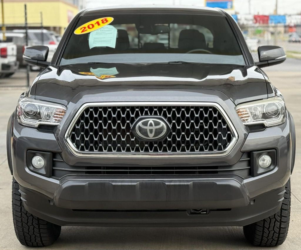 2018 Toyota Tacoma Image 2