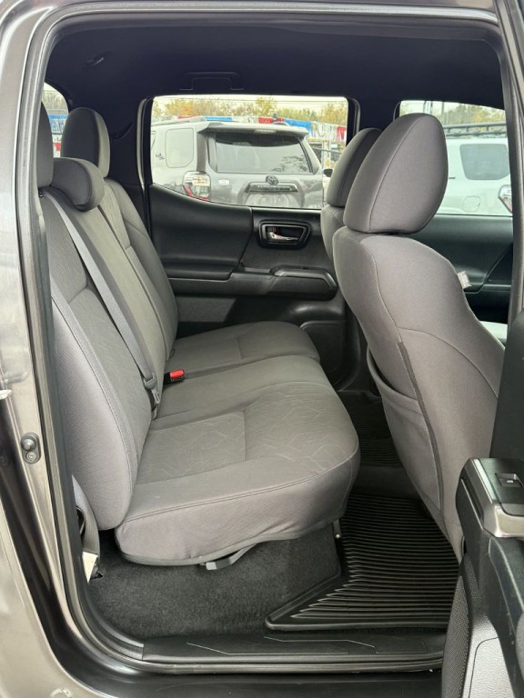 2018 Toyota Tacoma Image 12