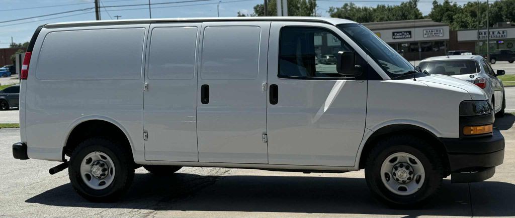 2023 Chevrolet Express Image 4