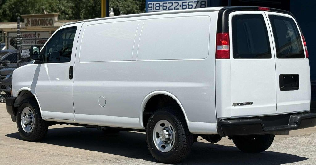 2023 Chevrolet Express Image 7